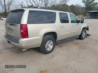 2008 Chevrolet Suburban Commercial with VIN 3GNGK26K98G207580, listed as a IAAI auction lot 41652697 with 262,677 mi miles. Bid and sale history available at carsss.com. Image 4.