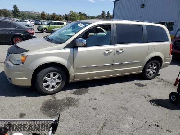 2010 Chrysler Town & Country Touring z VIN 2A4RR5D13AR257765, wystawiony jako Copart lot #61048635 z przebiegiem 165 220 mil mil oraz Czysty tytuł • Clean title. Historia ofert i sprzedaży dostępna na DreamBid. Obrazek 1.