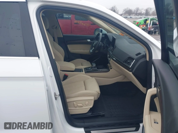 2021 Audi Q5 Premium Plus z VIN WA1BAAFY8M2077292, wystawiony jako IAAI lot #41663216 z przebiegiem 35 378 mil mil oraz . Historia ofert i sprzedaży dostępna na DreamBid. Obrazek 5.