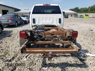 2013 GMC Sierra 3500HD Work Truck z VIN 1GD512C86DZ409861, wystawiony jako Copart lot #66929764 z przebiegiem 218 451 mil mil oraz Nie do naprawy. Historia ofert i sprzedaży dostępna na DreamBid. Obrazek 6.