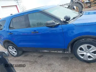 2017 Ford Police Interceptor Utility z VIN 1FM5K8AR4HGA36073, wystawiony jako IAAI lot #42010780 z przebiegiem 152 866 mil mil oraz . Historia ofert i sprzedaży dostępna na DreamBid. Obrazek 13.