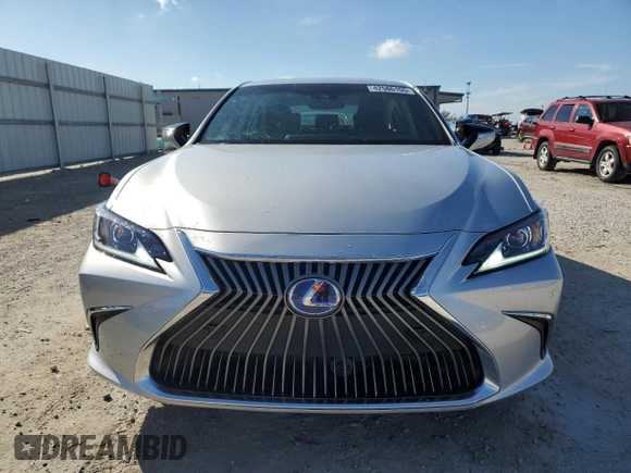 2021 Lexus ES with VIN 58ADA1C16MU006042, listed as a Copart auction lot 42586155 with 9,317 mi miles and Non Repairable. Bid and sale history available at carsss.com. Image 5.