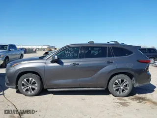 2021 Toyota Highlander XLE with VIN 5TDGZRAH3MS057776, listed as a IAAI auction lot 41754519 with 79,725 mi miles. Bid and sale history available at carsss.com. Image 15.