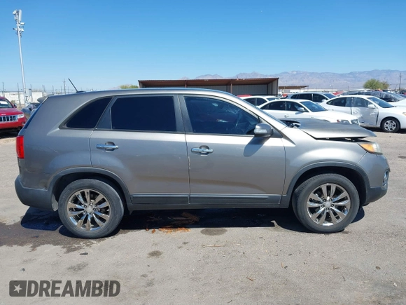 2011 Kia Sorento EX with VIN 5XYKU4A21BG027581, listed as a IAAI auction lot 41818445 with 81,354 mi miles. Bid and sale history available at carsss.com. Image 13.