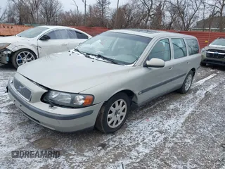 2001 Volvo V70 with VIN YV1SW61R412116714, listed as a IAAI auction lot 41241427 with 133,812 mi miles. Bid and sale history available at carsss.com. Image 17.