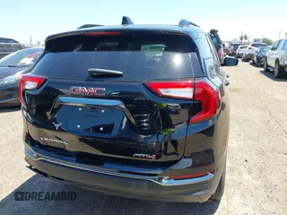 2024 GMC Terrain AT4 z VIN 3GKALYEG3RL222343, wystawiony jako IAAI lot #42238637 z przebiegiem 11 837 mil mil oraz . Historia ofert i sprzedaży dostępna na DreamBid. Obrazek 16.