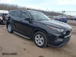 2021 Toyota Highlander L with VIN 5TDBZRBH7MS134660, listed as a IAAI auction lot 41682934 with 121,201 mi miles. Bid and sale history available at carsss.com. Image 1.
