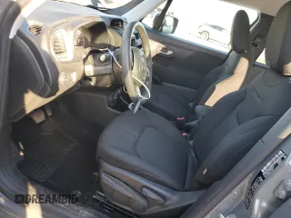 2021 Jeep Renegade Jeepster z VIN ZACNJDAB3MPN08261, wystawiony jako Copart lot #42641885 z przebiegiem 104 725 mil mil oraz Szkoda całkowita • Salvage title. Historia ofert i sprzedaży dostępna na DreamBid. Obrazek 7.