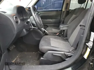 2016 Jeep Patriot Latitude z VIN 1C4NJRFB6GD500473, wystawiony jako Copart lot #54209335 z przebiegiem 157 945 mil mil oraz Szkoda całkowita • Salvage title. Historia ofert i sprzedaży dostępna na DreamBid. Obrazek 7.