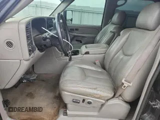 2005 GMC Sierra 2500HD SLE z VIN 1GTHK23U35F816096, wystawiony jako Copart lot #60911045 z przebiegiem 155 164 mil mil oraz Czysty tytuł • Clean title. Historia ofert i sprzedaży dostępna na DreamBid. Obrazek 7.