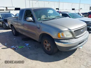 2001 Ford F-150 XL z VIN 1FTRX17L51NB51624, wystawiony jako IAAI lot #41834666 z przebiegiem 170 605 mil mil oraz . Historia ofert i sprzedaży dostępna na DreamBid. Obrazek 1.