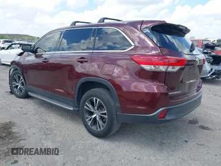 2019 Toyota Highlander LE z VIN 5TDZARFH5KS054593, wystawiony jako IAAI lot #41891885 z przebiegiem 131 351 mil mil oraz . Historia ofert i sprzedaży dostępna na DreamBid. Obrazek 3.
