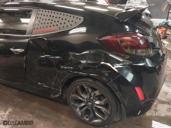 2015 Hyundai Veloster RE:FLEX with VIN KMHTC6AD2FU223615, listed as a IAAI auction lot 41388773 with 111,381 mi miles. Bid and sale history available at carsss.com. Image 6.