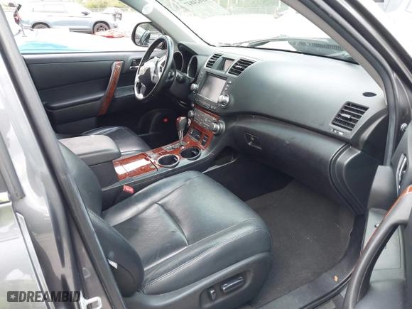 2012 Toyota Highlander Limited with VIN 5TDYK3EH5CS065327, listed as a IAAI auction lot 41624847 with 187,059 mi miles. Bid and sale history available at carsss.com. Image 5.