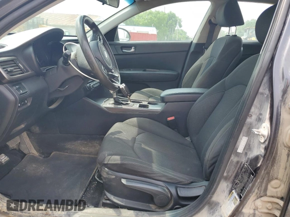 2018 Kia Optima LX z VIN KNAGT4L35J5233487, wystawiony jako Copart lot #59181965 z przebiegiem 136 454 mil mil oraz Szkoda całkowita • Salvage title. Historia ofert i sprzedaży dostępna na DreamBid. Obrazek 7.