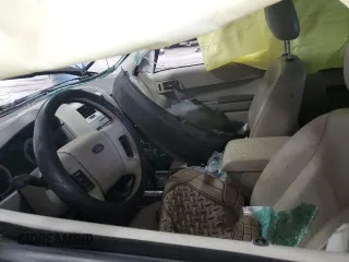2008 Ford Escape XLT z VIN 1FMCU931X8KE51989, wystawiony jako Copart lot #60494295 z przebiegiem Nie podano mil oraz Szkoda całkowita • Salvage title. Historia ofert i sprzedaży dostępna na DreamBid. Obrazek 7.