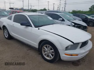 2007 Ford Mustang Deluxe with VIN 1ZVFT80N875359456, listed as a IAAI auction lot 42205108 with 75,588 mi miles and . Bid and sale history available at carsss.com. Image 1.