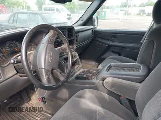 2005 Chevrolet Silverado 1500 LT z VIN 1GCEC19T25Z189317, wystawiony jako IAAI lot #42478193 z przebiegiem 172 659 mil mil oraz . Historia ofert i sprzedaży dostępna na DreamBid. Obrazek 5.