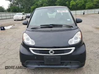 2014 Smart fortwo Pure z VIN WMEEJ3BA2EK733447, wystawiony jako Copart lot #53882735 z przebiegiem Nie podano mil oraz Tytuł czysty. Historia ofert i sprzedaży dostępna na DreamBid. Obrazek 5.