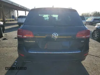 2014 Volkswagen Touareg X z VIN WVGEP9BP5ED008560, wystawiony jako Copart lot #52767595 z przebiegiem Nie podano mil oraz Szkoda całkowita • Salvage title. Historia ofert i sprzedaży dostępna na DreamBid. Obrazek 6.