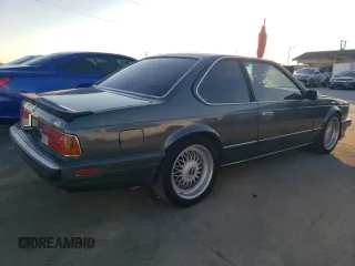 1987 BMW M6 z VIN WBAEE1405H2560004, wystawiony jako Copart lot #85741934 z przebiegiem 124 692 mil mil oraz Czysty tytuł • Clean title. Historia ofert i sprzedaży dostępna na DreamBid. Obrazek 3.
