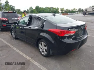 2013 Hyundai Elantra GLS z VIN 5NPDH4AE1DH385623, wystawiony jako IAAI lot #42267626 z przebiegiem 328 724 mil mil oraz . Historia ofert i sprzedaży dostępna na DreamBid. Obrazek 3.