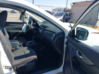 2016 Nissan Rogue SV with VIN KNMAT2MV8GP619010, listed as a IAAI auction lot 40618797 with 201,515 mi miles. Bid and sale history available at carsss.com. Image 5.
