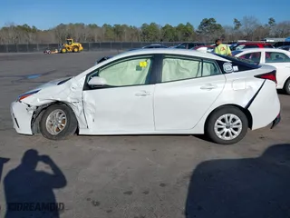 2022 Toyota Prius L Eco with VIN JTDKAMFU1N3162300, listed as a IAAI auction lot 41501371 with 16,521 mi miles. Bid and sale history available at carsss.com. Image 14.