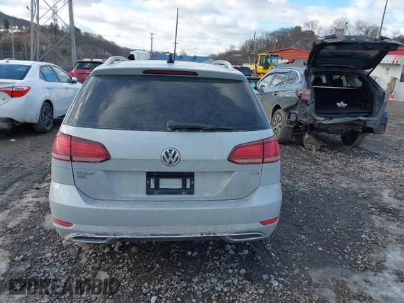 2018 Volkswagen Golf SportWagen SEL with VIN 3VWL17AU5JM765866, listed as a IAAI auction lot 41428966 with 115,378 mi miles. Bid and sale history available at carsss.com. Image 16.