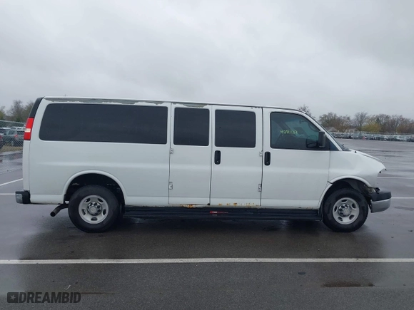 2012 Chevrolet Express Passenger 1LT with VIN 1GAZG1FG2C1158103, listed as a IAAI auction lot 40811071 with 264,063 mi miles. Bid and sale history available at carsss.com. Image 14.