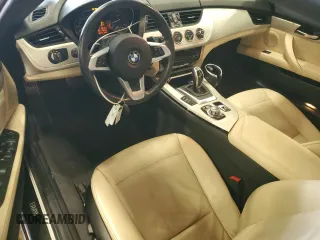 2015 BMW Z4 sDrive28i z VIN WBALL5C59FP557592, wystawiony jako Copart lot #56666655 z przebiegiem 83 377 mil mil oraz Szkoda całkowita • Salvage title. Historia ofert i sprzedaży dostępna na DreamBid. Obrazek 8.