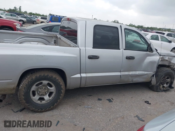 2005 Dodge Dakota ST z VIN 1D7HE28K75S308645, wystawiony jako IAAI lot #41931890 z przebiegiem 338 615 mil mil oraz . Historia ofert i sprzedaży dostępna na DreamBid. Obrazek 13.