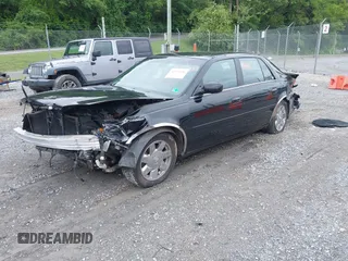 2002 Cadillac DeVille DTS z VIN 1G6KF579320288667, wystawiony jako IAAI lot #42331236 z przebiegiem 71 189 mil mil oraz . Historia ofert i sprzedaży dostępna na DreamBid. Obrazek 2.