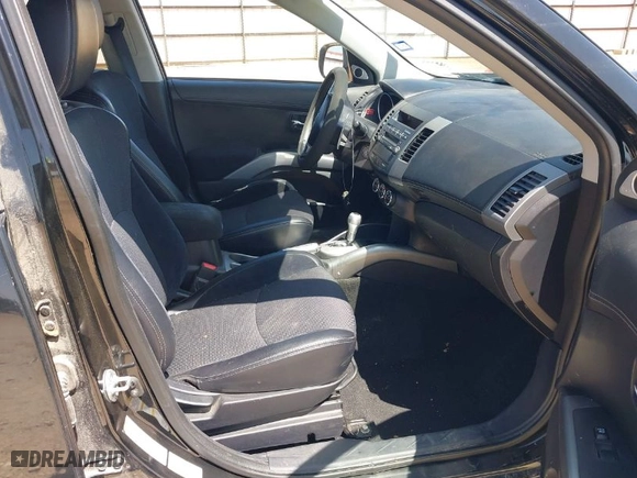 2011 Mitsubishi Outlander GT with VIN JA4JT5AX8BU032558, listed as a IAAI auction lot 41976897 with 182,636 mi miles. Bid and sale history available at carsss.com. Image 5.