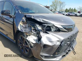 2022 Toyota Sienna XSE with VIN 5TDXRKEC2NS108482, listed as a IAAI auction lot 42061126 with 47,915 mi miles and . Bid and sale history available at DreamBid. Image 6.