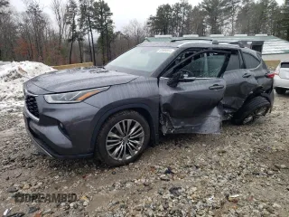 2022 Toyota Highlander Platinum z VIN 5TDFZRBH7NS182601, wystawiony jako Copart lot #82989914 z przebiegiem 61 958 mil mil oraz Szkoda całkowita • Salvage title. Historia ofert i sprzedaży dostępna na DreamBid. Obrazek 1.