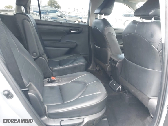 2020 Toyota Highlander XLE with VIN 5TDGZRAH5LS502260, listed as a IAAI auction lot 41743209 with 105,108 mi miles. Bid and sale history available at carsss.com. Image 8.