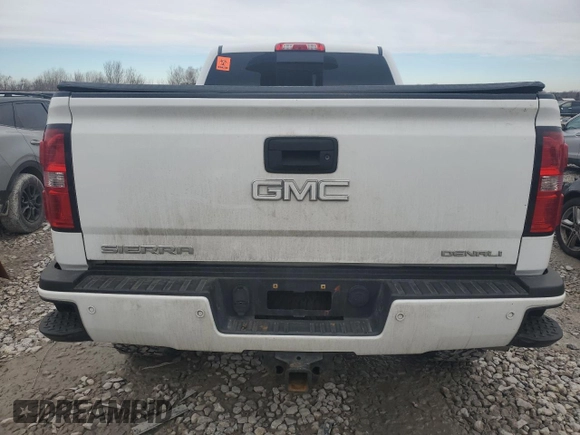 2015 GMC Sierra 2500HD Denali z VIN 1GT120E82FF160609, wystawiony jako Copart lot #47229375 z przebiegiem Nie podano mil oraz Czysty tytuł • Clean title. Historia ofert i sprzedaży dostępna na DreamBid. Obrazek 6.