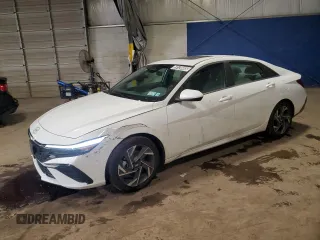 2025 Hyundai Elantra SEL Convenience z VIN KMHLS4DG3SU909301, wystawiony jako Copart lot #59120485 z przebiegiem 13 741 mil mil oraz Czysty tytuł • Clean title. Historia ofert i sprzedaży dostępna na DreamBid. Obrazek 1.