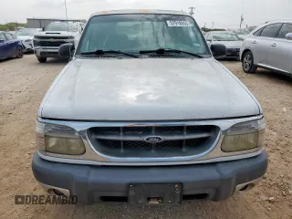 2001 Ford Explorer XLT with VIN 1FMZU63PX1ZA30705, listed as a Copart auction lot 57918865 with 233,418 mi miles and Clean title. Bid and sale history available at DreamBid. Image 5.