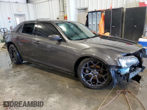 2019 Chrysler 300 S z VIN 2C3CCABG8KH689406, wystawiony jako Copart lot #48903385 z przebiegiem 129 498 mil mil oraz Tytuł czysty. Historia ofert i sprzedaży dostępna na DreamBid. Obrazek 4.