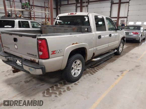 2005 Chevrolet Silverado 1500 LT with VIN 2GCEK13T951132388, listed as a IAAI auction lot 42069557 with 266,284 mi miles and . Bid and sale history available at DreamBid. Image 4.