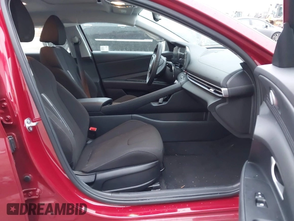 2025 Hyundai Elantra SEL Convenience z VIN KMHLS4DG4SU881217, wystawiony jako IAAI lot #41172300 z przebiegiem 1 418 mil mil oraz . Historia ofert i sprzedaży dostępna na DreamBid. Obrazek 5.
