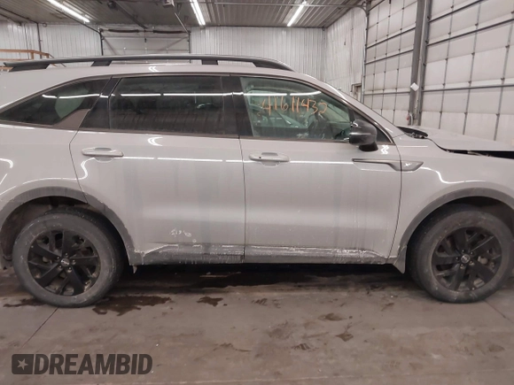 2022 Kia Sorento X-Line S with VIN 5XYRLDLC5NG117800, listed as a IAAI auction lot 41611432 with 25,914 mi miles. Bid and sale history available at carsss.com. Image 14.