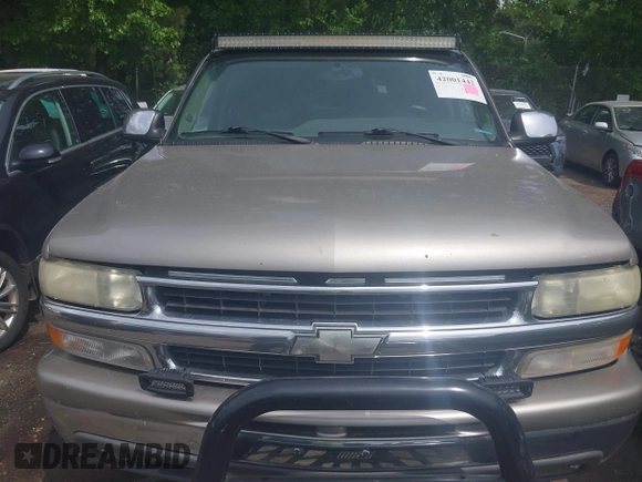 2003 Chevrolet Tahoe LT with VIN 1GNEC13Z73R247245, listed as a IAAI auction lot 42001442 with 263,939 mi miles. Bid and sale history available at carsss.com. Image 6.