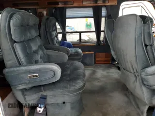 1990 GMC Vandura z VIN 1GDEG25K8L7521773, wystawiony jako Copart lot #84875104 z przebiegiem 171 457 mil mil oraz Tytuł czysty. Historia ofert i sprzedaży dostępna na DreamBid. Obrazek 11.