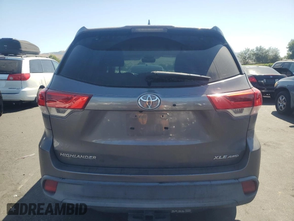 2019 Toyota Highlander SE z VIN 5TDJZRFH5KS605448, wystawiony jako Copart lot #61974075 z przebiegiem 81 636 mil mil oraz Szkoda całkowita • Salvage title. Historia ofert i sprzedaży dostępna na DreamBid. Obrazek 6.