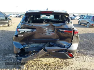 2024 Toyota Highlander LE z VIN 5TDKDRAH0RS528587, wystawiony jako IAAI lot #42002196 z przebiegiem 9 363 mil mil oraz . Historia ofert i sprzedaży dostępna na DreamBid. Obrazek 16.