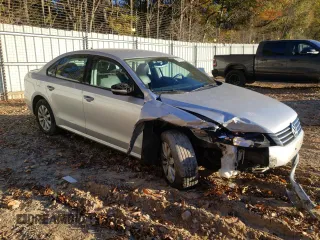 2013 Volkswagen Passat Wolfsburg Edition z VIN 1VWAP7A30DC133893, wystawiony jako Copart lot #82477184 z przebiegiem 136 344 mil mil oraz Szkoda całkowita • Salvage title. Historia ofert i sprzedaży dostępna na DreamBid. Obrazek 4.