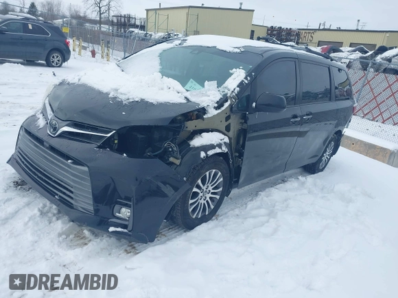 2019 Toyota Sienna XLE Auto Access Seat with VIN 5TDYZ3DC5KS967976, listed as a IAAI auction lot 41623525 with 83,527 mi miles. Bid and sale history available at carsss.com. Image 2.